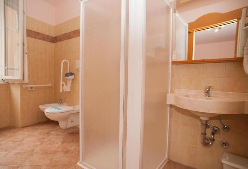 חדר סטנדרט לארבעה, Vittoria