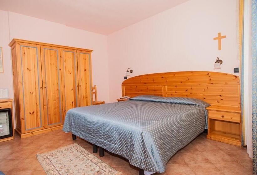 חדר סטנדרט לארבעה, Vittoria