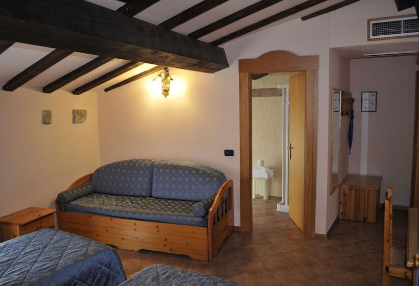 חדר סטנדרט לארבעה, Vittoria