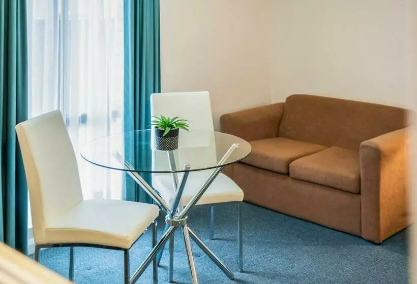 スーペリアールーム, Garden City Motor Inn