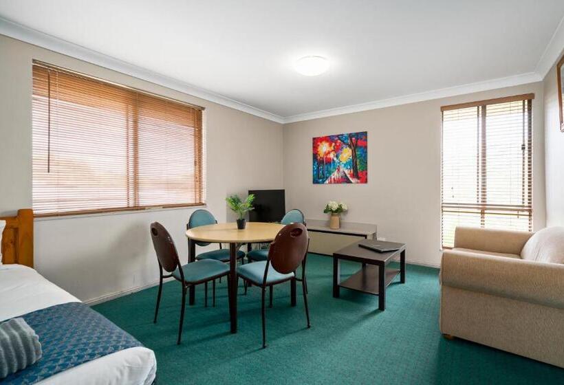 سوییت خانوادگی, Garden City Motor Inn