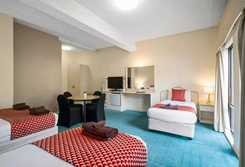 ファミリールーム, Garden City Motor Inn