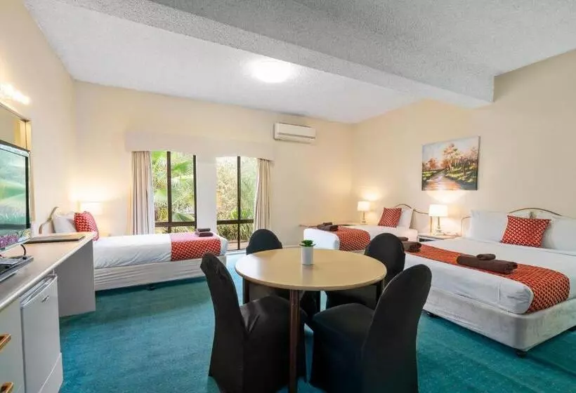 ファミリールーム, Garden City Motor Inn