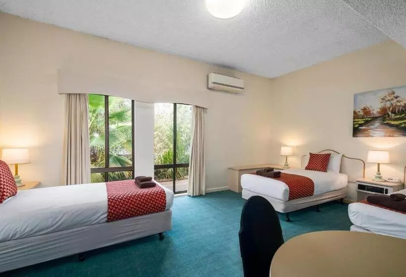 ファミリールーム, Garden City Motor Inn