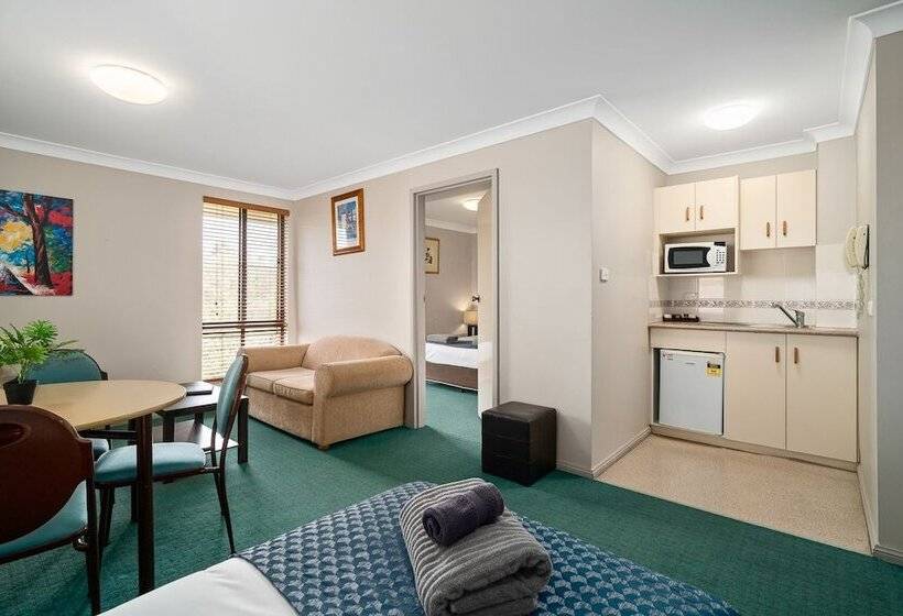 سوییت خانوادگی, Garden City Motor Inn