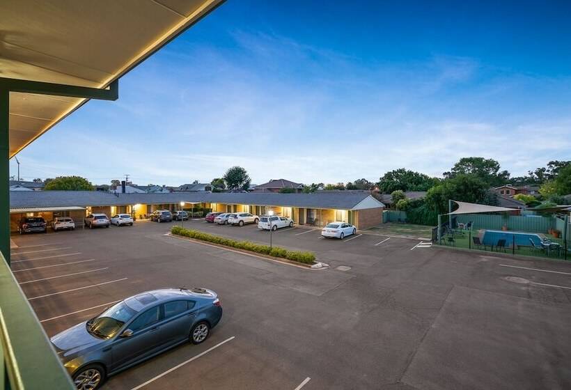 سوییت خانوادگی, Garden City Motor Inn