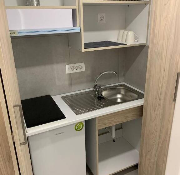 إستديو قياسى مزود بشرفة, Pals Studios Pefkos