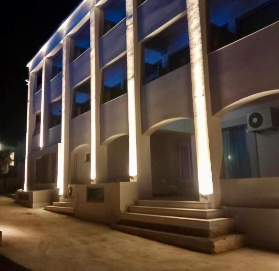 إستديو قياسى مزود بشرفة, Pals Studios Pefkos