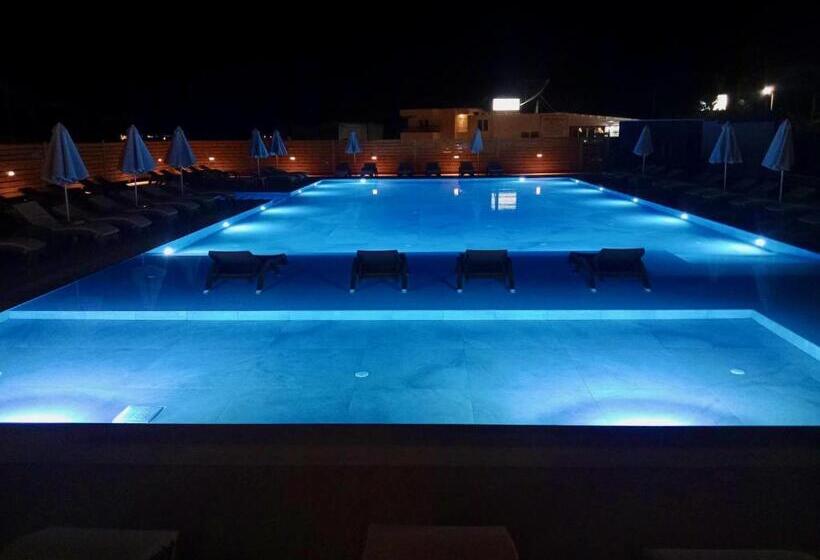 إستديو قياسى مزود بشرفة, Pals Studios Pefkos