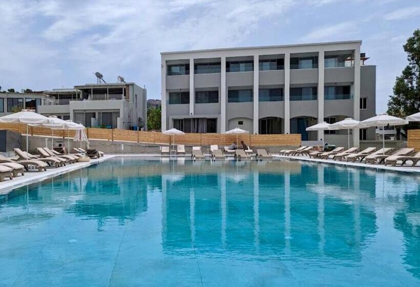 إستديو قياسى مزود بشرفة, Pals Studios Pefkos