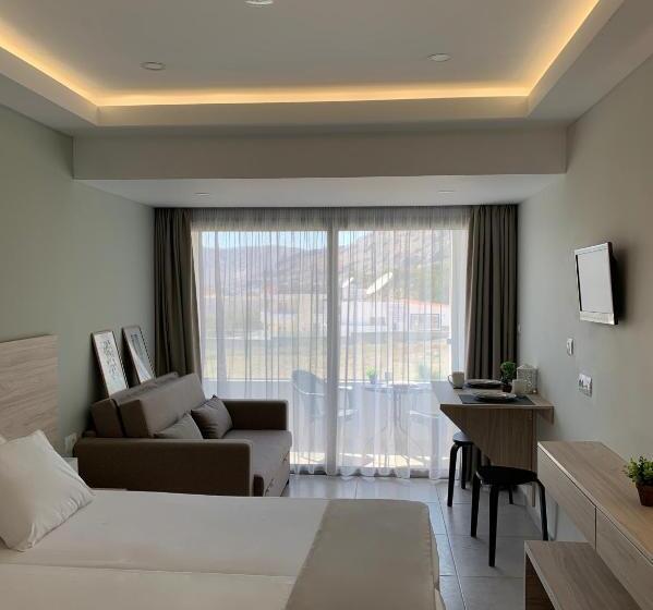 إستديو قياسى مزود بشرفة, Pals Studios Pefkos