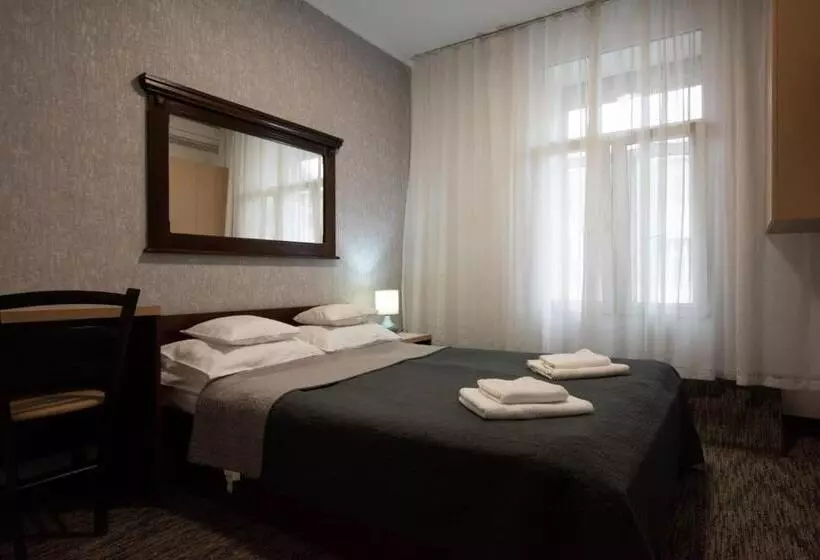 Standard Yhden Hengen Huone, Carnival City Hotel Oradea