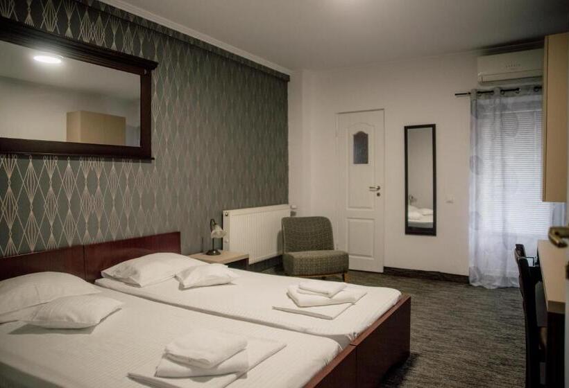 اتاق استاندارد یک نفره, Carnival City Hotel Oradea