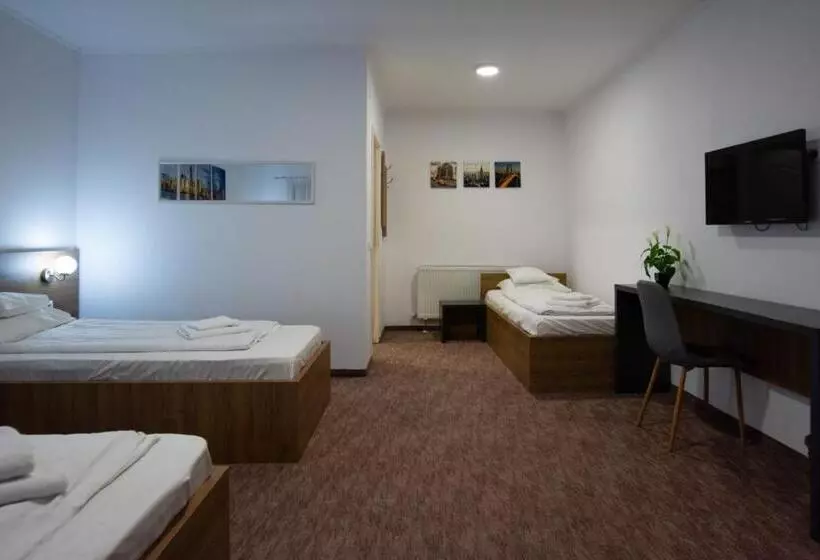 Standard Kolmen Hengen Huone, Carnival City Hotel Oradea