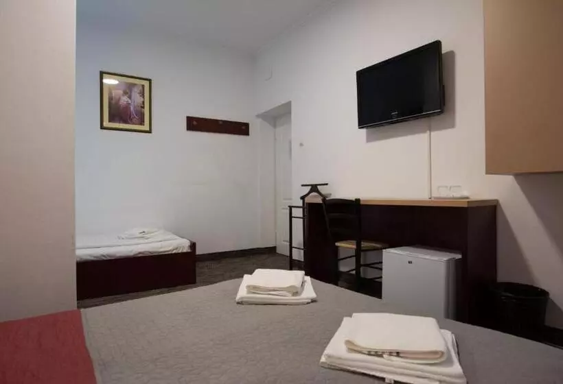Standard Kolmen Hengen Huone, Carnival City Hotel Oradea