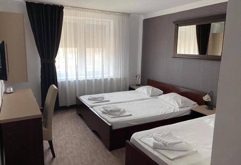 اتاق استاندارد سه نفره, Carnival City Hotel Oradea
