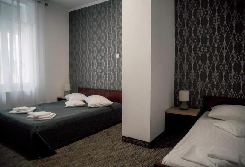 스탠다드 트리플 룸, Carnival City Hotel Oradea