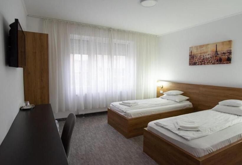 اتاق استاندارد, Carnival City Hotel Oradea
