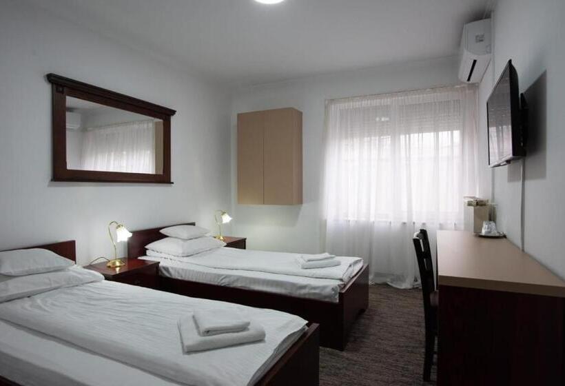 اتاق استاندارد, Carnival City Hotel Oradea