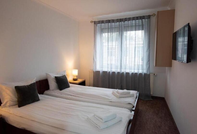 اتاق استاندارد, Carnival City Hotel Oradea