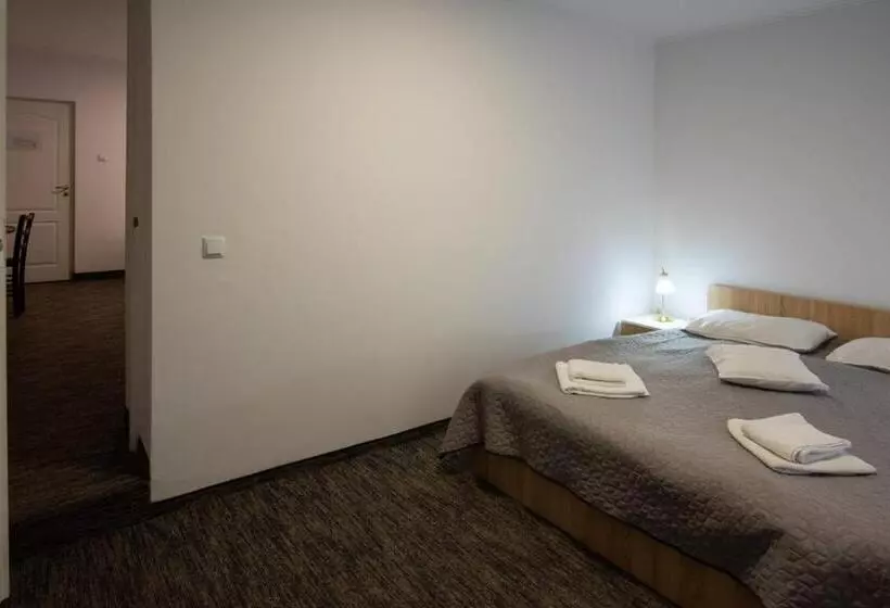 Huoneisto 1 Makuuhuone, Carnival City Hotel Oradea