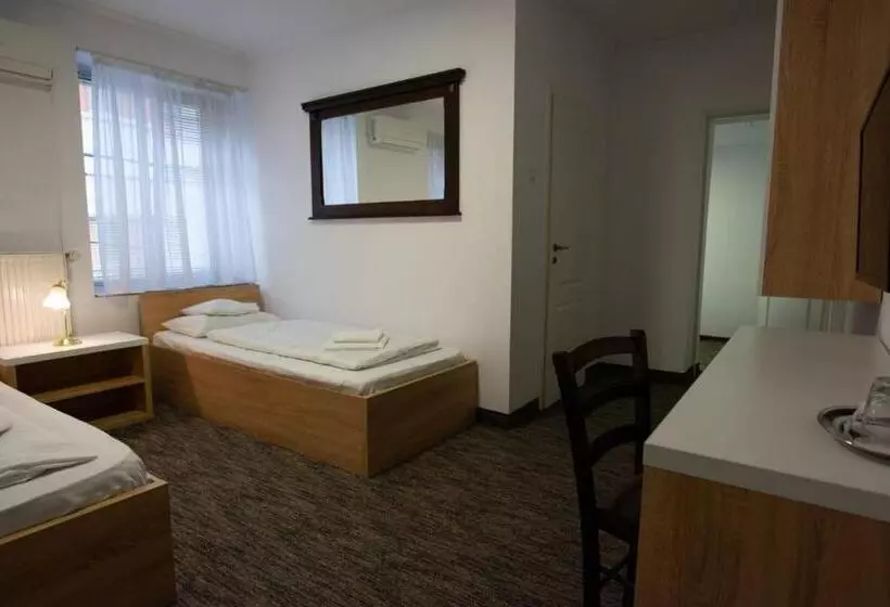 Huoneisto 1 Makuuhuone, Carnival City Hotel Oradea