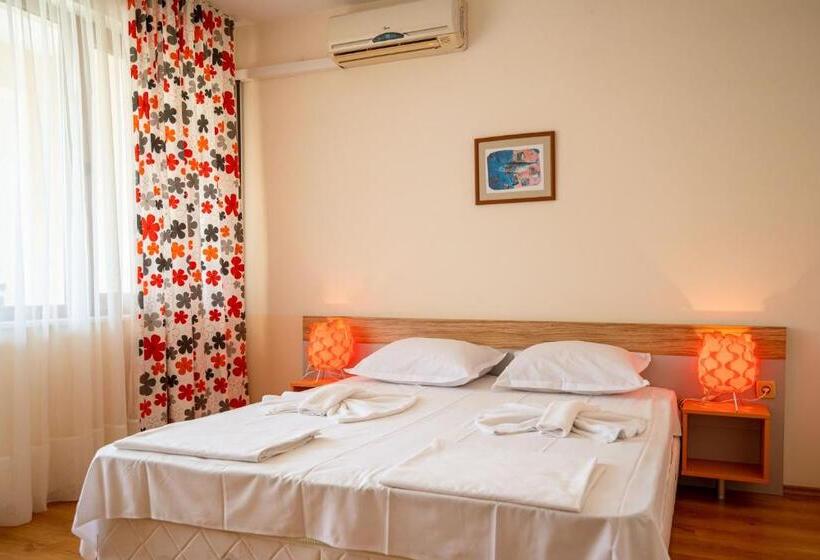 Апартаменты 1 Спальня с Балконом, Galeria Holiday Apartments