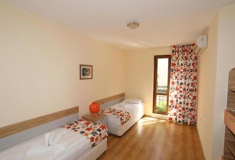 Апартаменты 1 Спальня с Балконом, Galeria Holiday Apartments