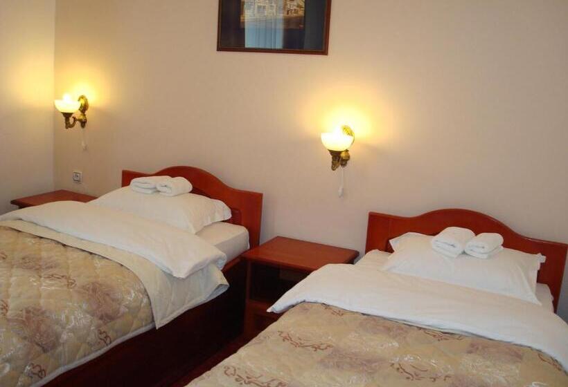 اتاق استاندارد سه نفره, Garni Hotel Beograd