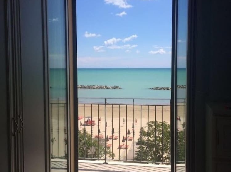 스탠다드 룸 바다 전망, Capital