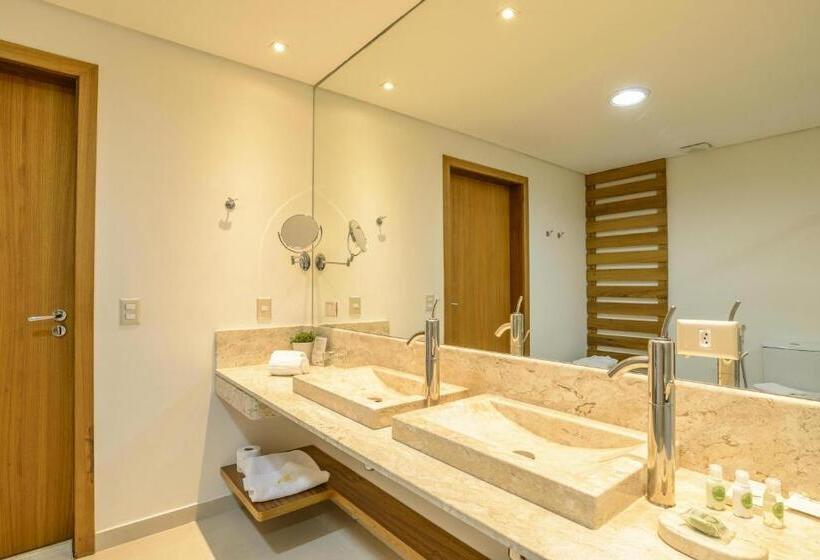 سوییت با چشم‌انداز کوه, Le Renard  Campos Do Jordao