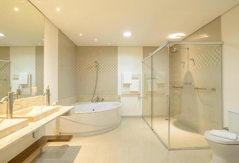 سوییت با چشم‌انداز کوه, Le Renard  Campos Do Jordao