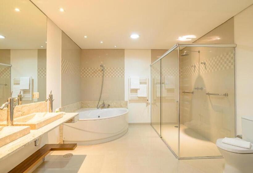 سوییت با چشم‌انداز کوه, Le Renard  Campos Do Jordao