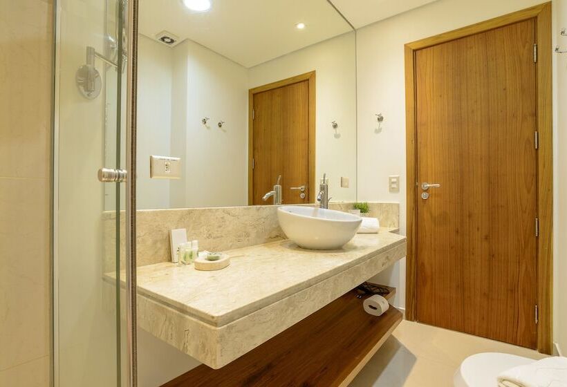 سوییت لوکس, Le Renard  Campos Do Jordao