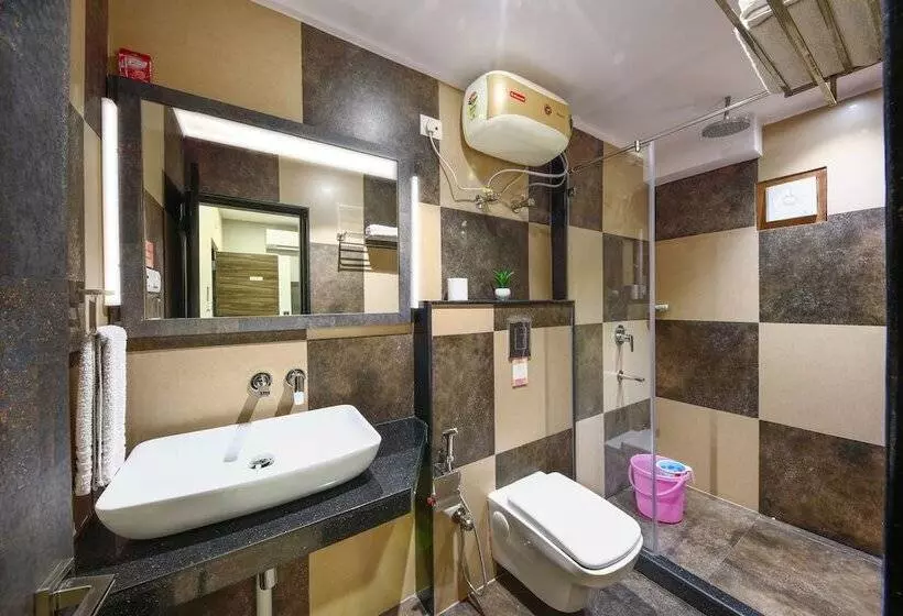 デラックスルーム, Narayani Enclave