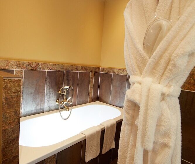 Полулюкс, Olivier Leflaive Hôtel Restaurants