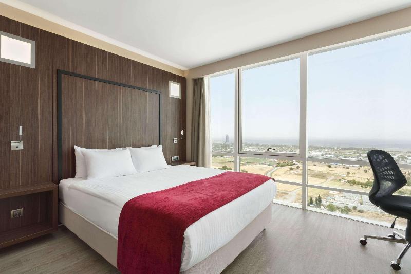 اتاق استاندارد با تخت بزرگ, Ramada Encore By Wyndham Izmir