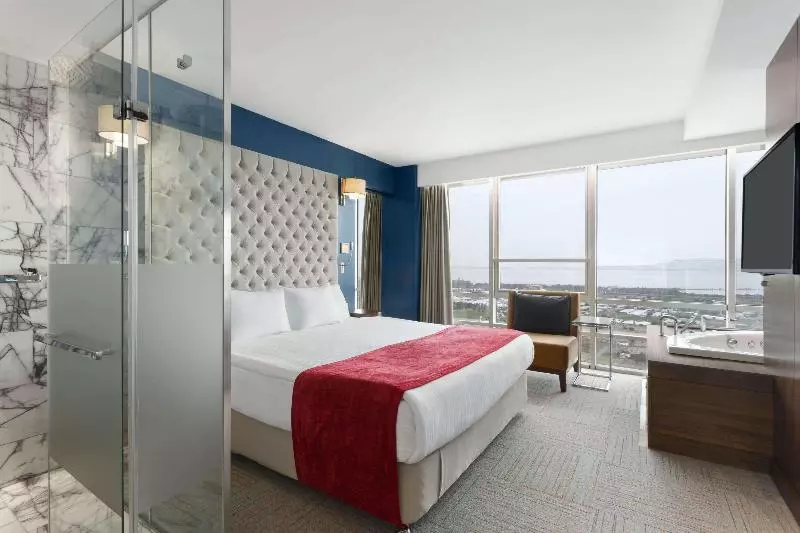 سوئیت اجرایی با تخت کینگ, Ramada Encore By Wyndham Izmir