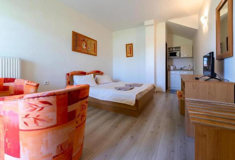 Habitación Estándar con Terraza, Penzión Quatro Ii 250m Od Kúpaliska