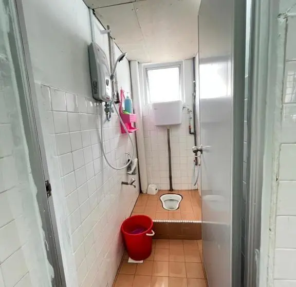 バス共有のスタンダードルーム, Jiaxin Dormitory   Puteri Wangsa 家馨旅舍