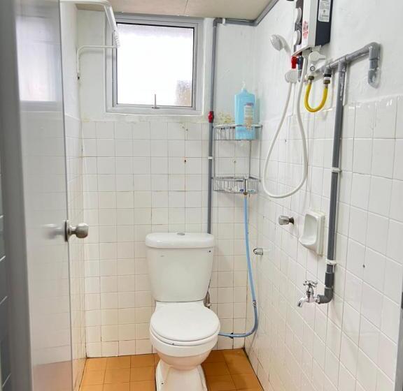 バス共有のスタンダードルーム, Jiaxin Dormitory Puteri Wangsa 家馨旅舍