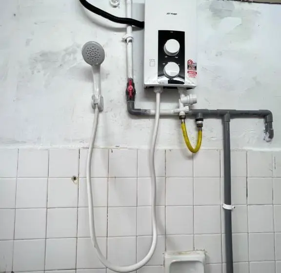 バスルーム共有のトリプルスタンダード, Jiaxin Dormitory   Puteri Wangsa 家馨旅舍