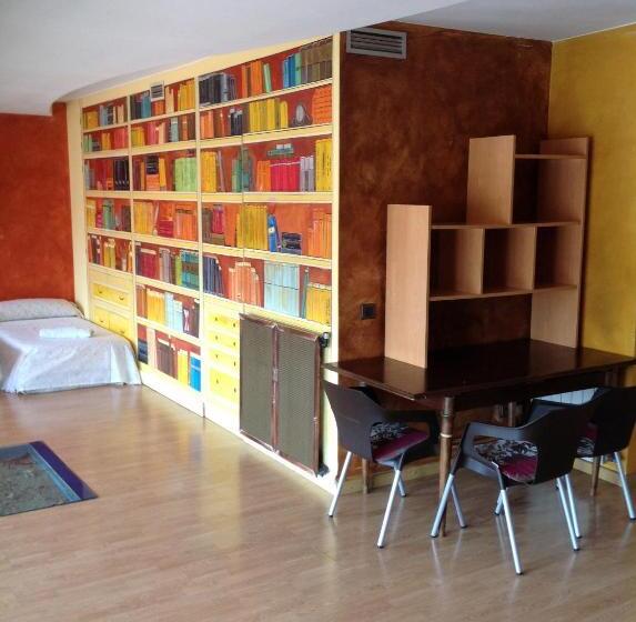 家庭套房, Hostel Alhambra