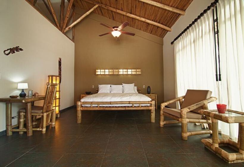 Quarto Deluxe, Clandestino Beach