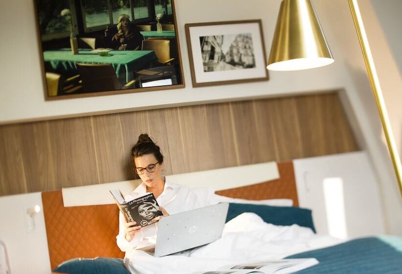 اتاق لوکس, Eiffel Turenne