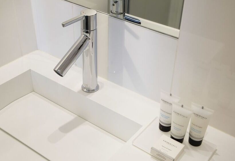 اتاق کلاسیک, Eiffel Turenne