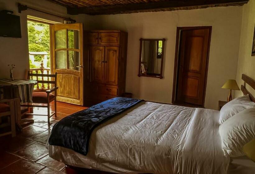 Номер Deluxe, Fundo Achamaqui