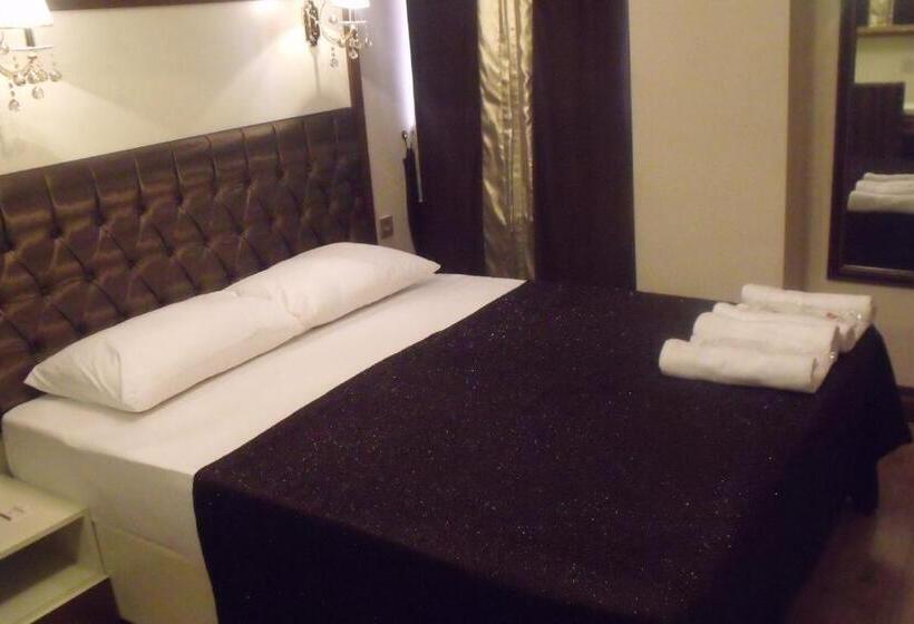 اتاق استاندارد یک نفره, Gloria Tibi