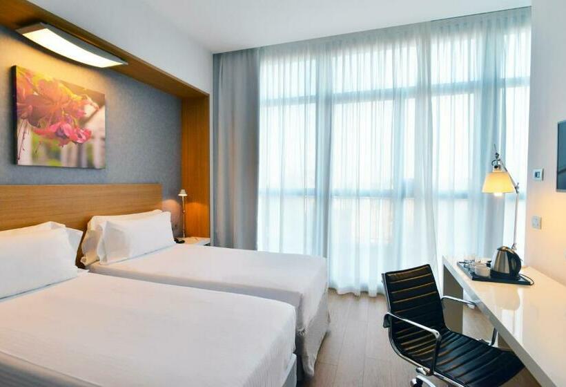 디럭스 룸, Hilton Garden Inn Milan North