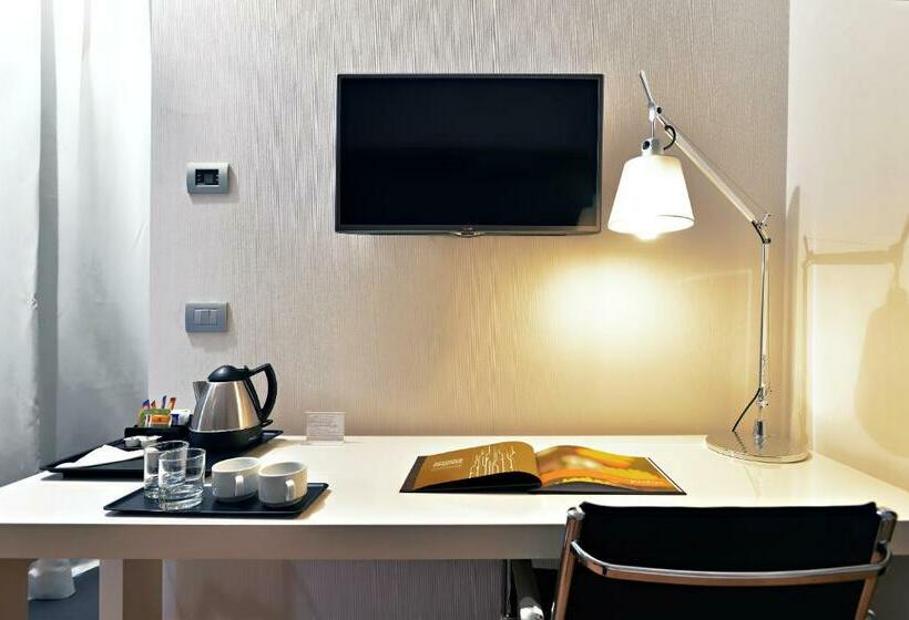 장애인을 위한 킹사이즈 침대 스탠다드 룸, Hilton Garden Inn Milan North